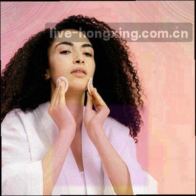深红与金色线条构成的抽象信封